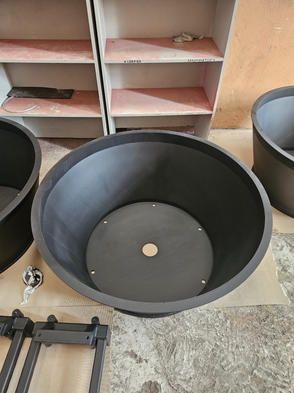 Горшки для цветов из черного металла на заказ