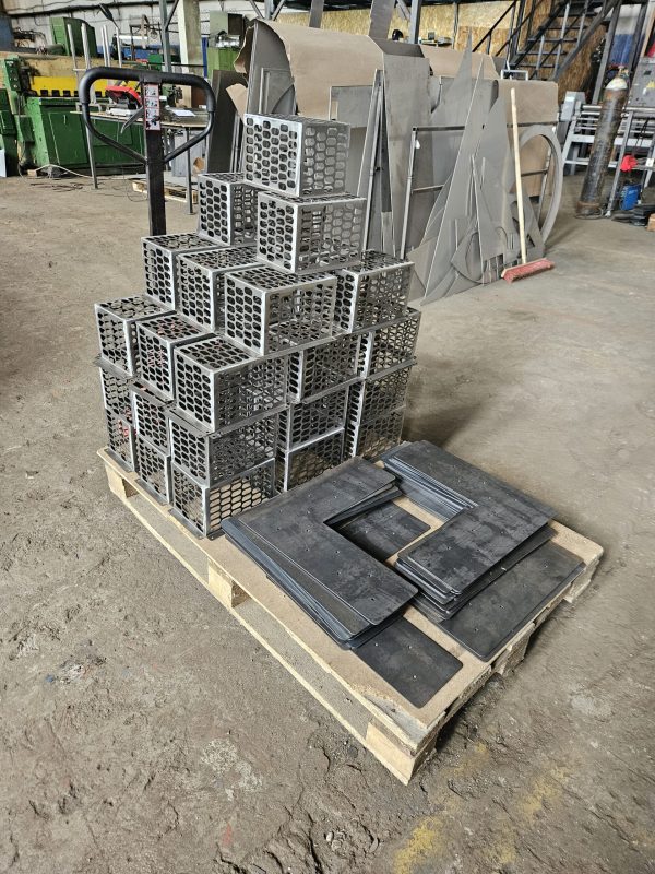 Ящики из черного металла на заказ